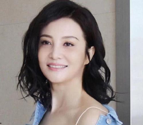 50岁女明星生活照,50岁女明星的优雅生活瞬间